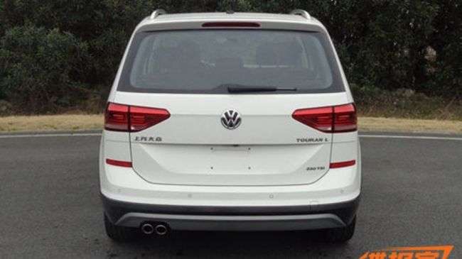 Компактвен Volkswagen Touran отримав крос-версію (фото)