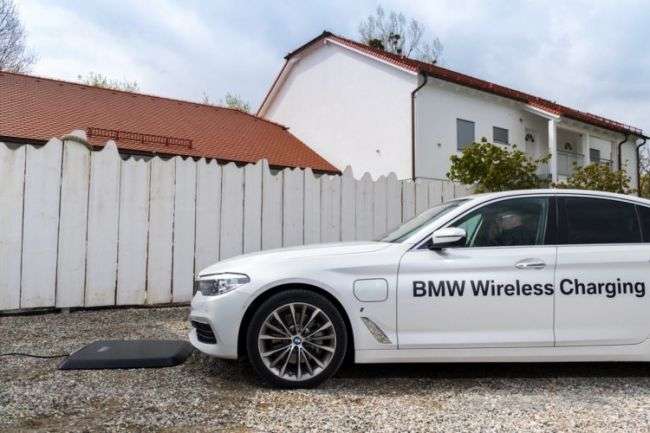 BMW запропонує гібриду пятої серії BMW 530e бездротову зарядку