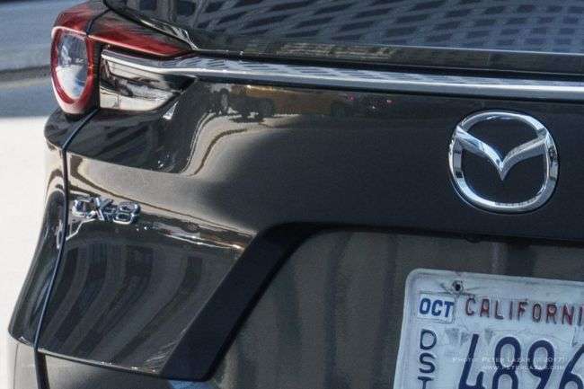 Новий трирядне кросовер Mazda представлений на фото без камуфляжу