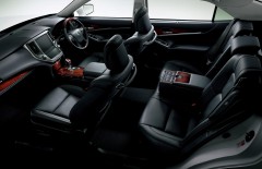Toyota Crown отримала 2.0 літровий турбомотор і нову підвіску [Відео]