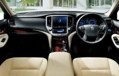 Toyota Crown отримала 2.0 літровий турбомотор і нову підвіску [Відео]