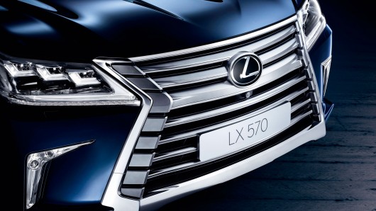 Компанія Lexus почала продаж оновленого позашляховика LX