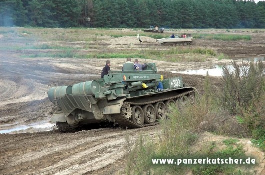 У Німеччині будь-який бажаючий може сісти за керування танком