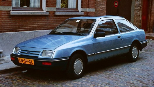 Чому змінився квадратний дизайн автомобілів 80-х на закруглений в 90-х