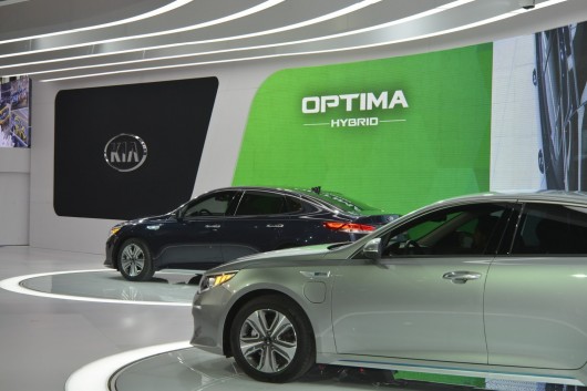 2017 Kia Optima Hybrid на автосалоні в Чикаго 2016