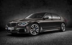 BMW представила новий 600-сильний седан M760Li xDrive
