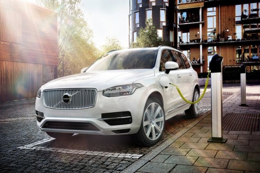 Volvo включилася в процес створення єдиного стандарту зарядних станцій для електромобілів