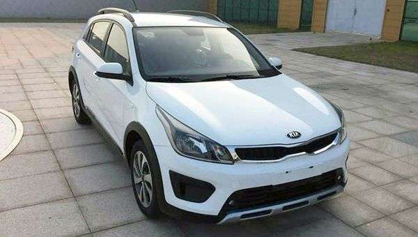Зявилися перші фото нового кросовера на базі Kia Rio
