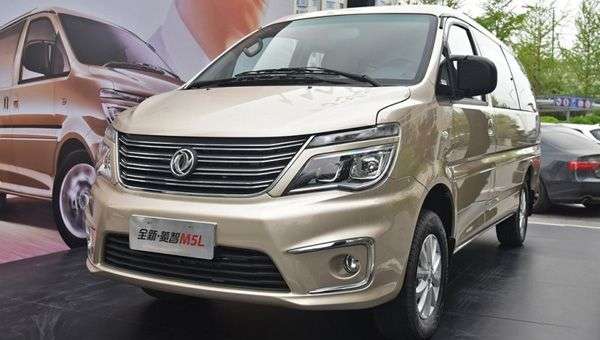 У продаж надійшов подовжений варіант мінівена Dongfeng Lingzhi M5
