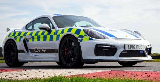 В Британську поліцію на службу вступив гоночний Porsche Cayman GT4