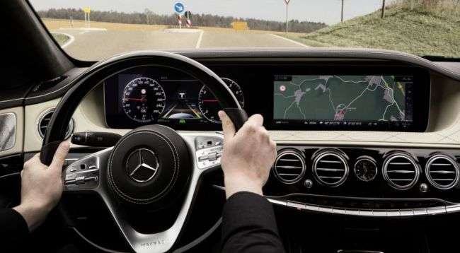 Mercedes-Benz представив оновлений седан S-Class в Шанхаї