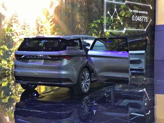 Компанія Geely запустить в серію незвичайний мінівен