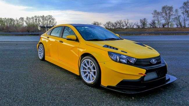 Lada створила і протестувала 350-сильний седан Vesta