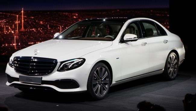Компанія Mercedes-Benz відкликає автомобілі E-Class у Росії