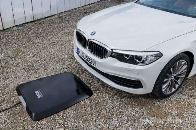 BMW запропонує гібриду пятої серії BMW 530e бездротову зарядку