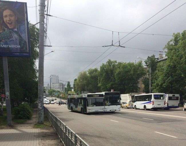 У Воронежі після ДТП пасажири великого автобуса стали «заручниками»