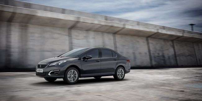 Компанія Peugeot представила оновлений седан 408 для Росії