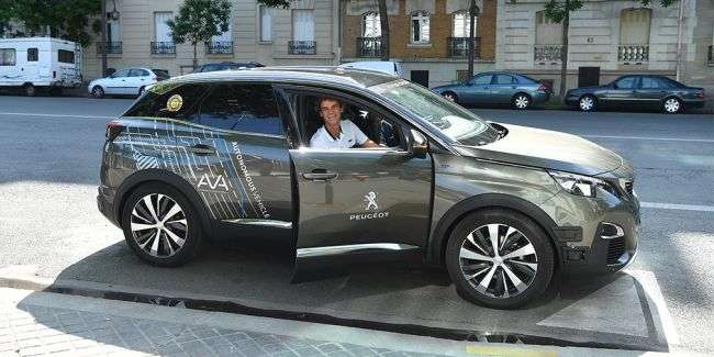 Peugeot показав свій безпілотний кросовер
