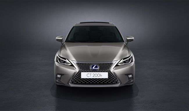 Lexus представив оновлений хетчбек CT 200h