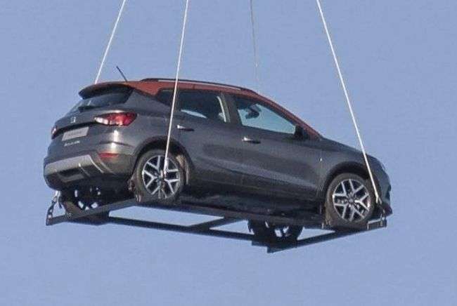 У небі над Іспанією помітили новий кросовер Seat Arona