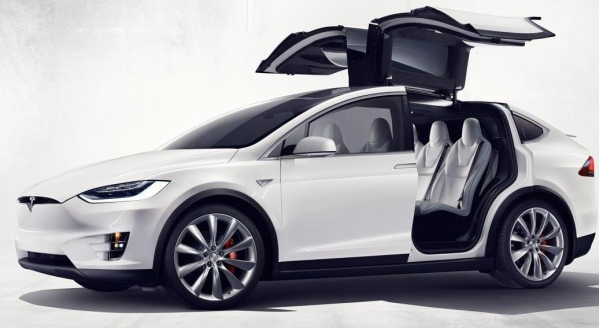 Презентація: Новий Tesla Model X нові подробиці [Фото і відео]