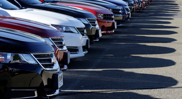 Критичне зниження продажів нових автомобілів в Росії
