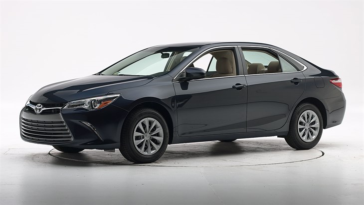Краш-тест 2016 Toyota Camry