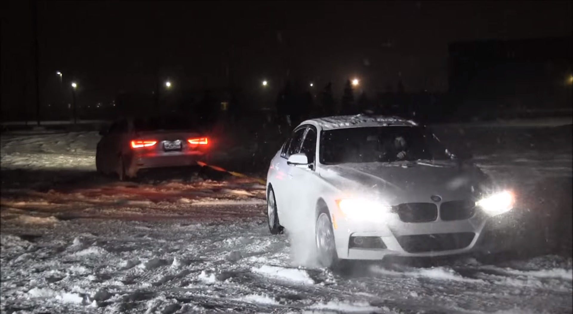 Відео: Audi Quattro Vs xDrive | Перетягування каната