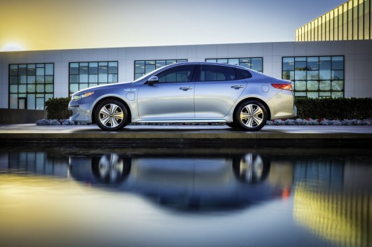 2017 Kia Optima Hybrid на автосалоні в Чикаго 2016