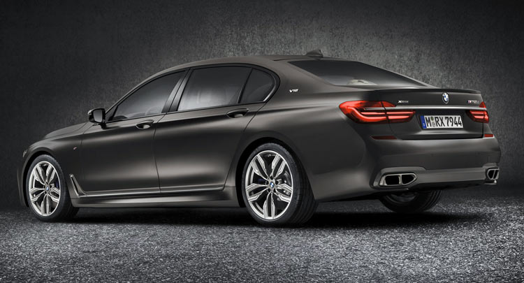 BMW представила новий 600-сильний седан M760Li xDrive