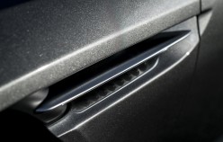 Aston Martin DB11 на автосалоні в Женеві 2016