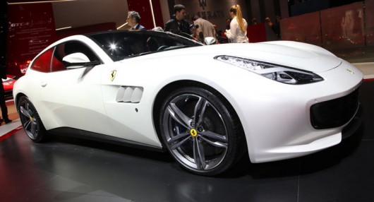 Ferrari T HS Package на автосалоні в Женеві 2016