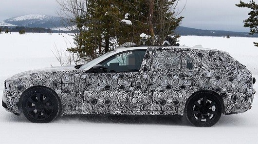 Оприлюднені нові шпигунські фотографії 2017 BMW 5 Series Touring