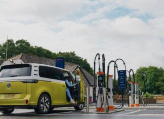 Кто больше всего пострадал от налога на электромобили с оплатой за милю? Правительство