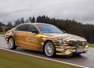 Mercedes-Benz Overhauls S-Class with High-Performance V8 Engine