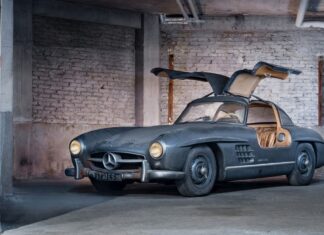 Редкий Mercedes-Benz 300SL уходит с аукциона: Капсула времени автомобильной истории