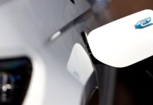 Jeep 4xe: Позов власників про компенсацію за браковані гібридні батареї