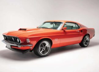 Mustang Boss 429 da 395.000 dollari di Revology: il Restomod fatto bene