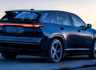 Jeep Wagoneer S: Stažení kvůli riziku uvolnění krytů závěsů kufru