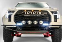 Toyota Розробляє Високопродуктивний Tundra для Суперництва з Raptor та TRX