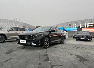 Geely Preface i-HEV з економією палива 3,98 л/100 км відкриває попередні продажі за ціною від 15 600 доларів США