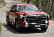 Пояснення відгуку Toyota Tundra: несправність заднього стоп-сигналу зупиняє двигун