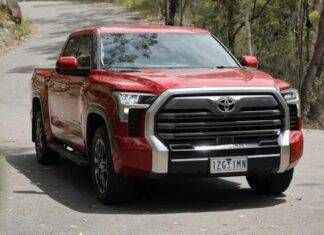 Пояснення відгуку Toyota Tundra: несправність заднього стоп-сигналу зупиняє двигун
