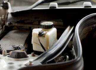 Why the brake pedal feels spongy: Fix brake fluid leaks
